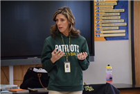 A person speaking to students thumbnail244776