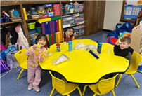 Students sitting around table thumbnail252755